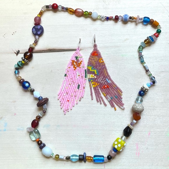 HANDMADE GLASS EARRINGS | Kosmogonian Handwoven Earrings in Guava Nova - Picture 5 of 5